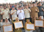 Wagub Aceh bersama Menko PMK dan Mendagri Serahkan Bantuan Rumah Rusak Korban Bencana di Aceh Tamiang