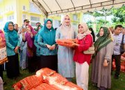 Ketua TP PKK Aceh Besar Apresiasi Pemprov Gelar Pasar Murah di Peukan Bada