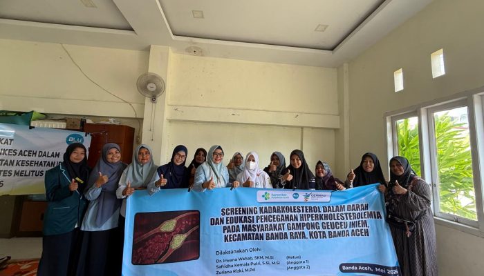 Screening Kadar Kolesterol Dalam Darah dan Edukasi Pencegahan Hiperkholesterolemia Pada Masyarakat Gampong Geuceu Iniem, Kecamatan Banda Raya, Kota Banda Aceh