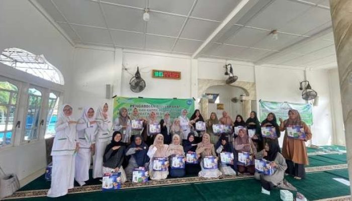 Pemberdayaan Kader Kesehatan Melalui Pelatihan Obat Kumur Daun Laban Untuk Mengurangi Gingivitis Pada Ibu Hamil
