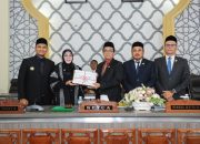 Wali Kota Serahkan LKPJ 2025 ke DPRK, Irwansyah: Akan Segera Kami Bahas