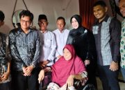 Dinas Sosial Kota Banda Aceh Serahkan Bantuan Kursi Roda kepada Lansia