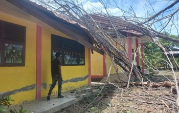Angin Kencang Rusak Atap SD Trandspot Leungah di Aceh Besar