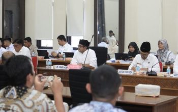 Rapat Bersama Banggar DPRA, Plt Sekda Aceh Ajak Perkuat Sinergi dan Komunikasi