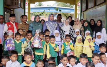 Kak Na Berbagi Es Krim, Hadirkan Senyum untuk Siswa Tangguh Bireuen