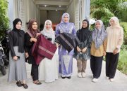 Tinjau Sentra Kerajinan Tenun, Kak Na: Ajak Teman Lestarikan Tenun Aceh