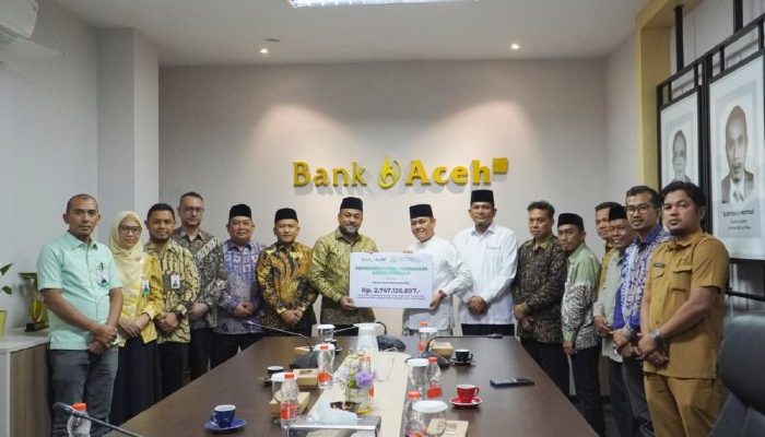 PT Bank Aceh Syariah Serahkan Zakat Perusahaan Rp2,74 Miliar kepada Baitul Mal Aceh